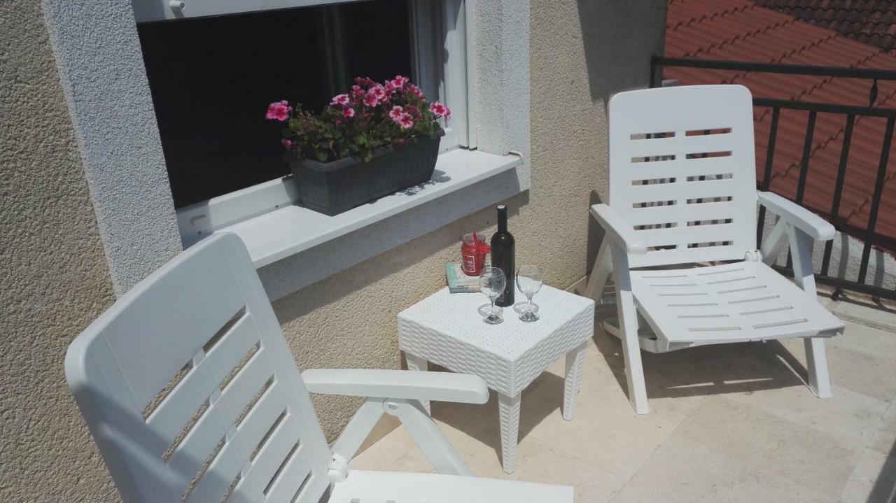Apartmani Ljubica Каштела Екстер'єр фото