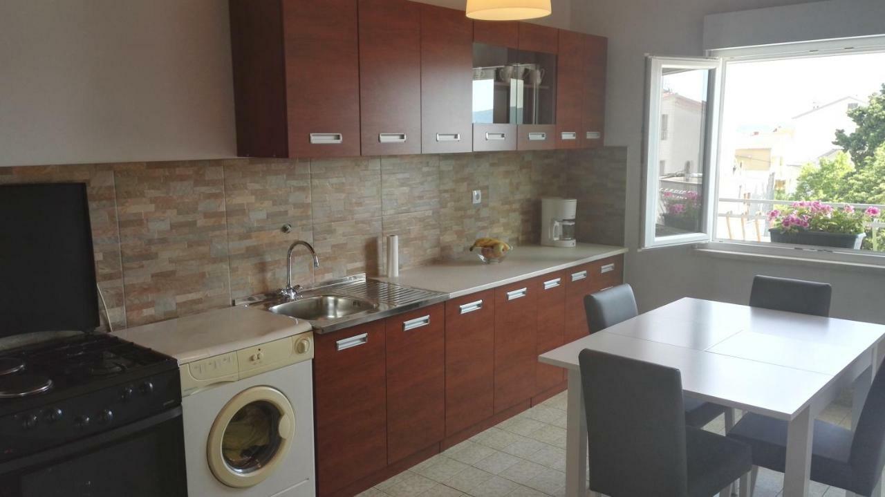 Apartmani Ljubica Каштела Екстер'єр фото