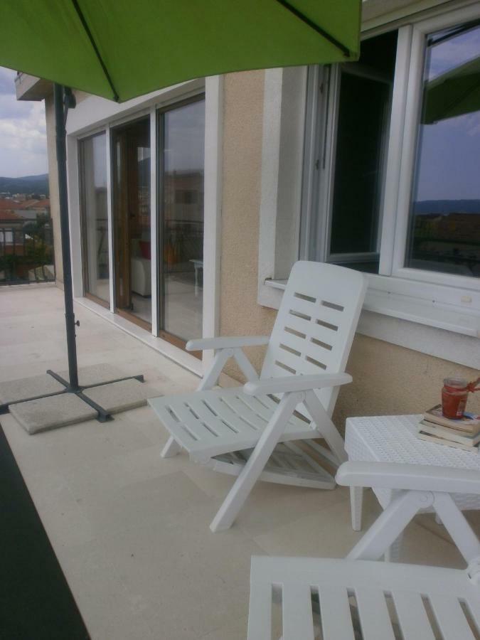 Apartmani Ljubica Каштела Екстер'єр фото