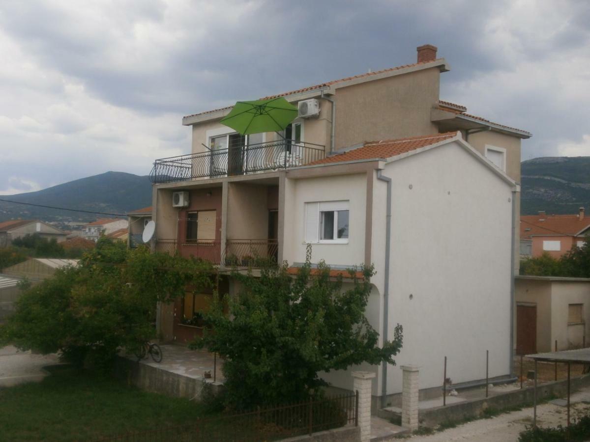Apartmani Ljubica Каштела Екстер'єр фото
