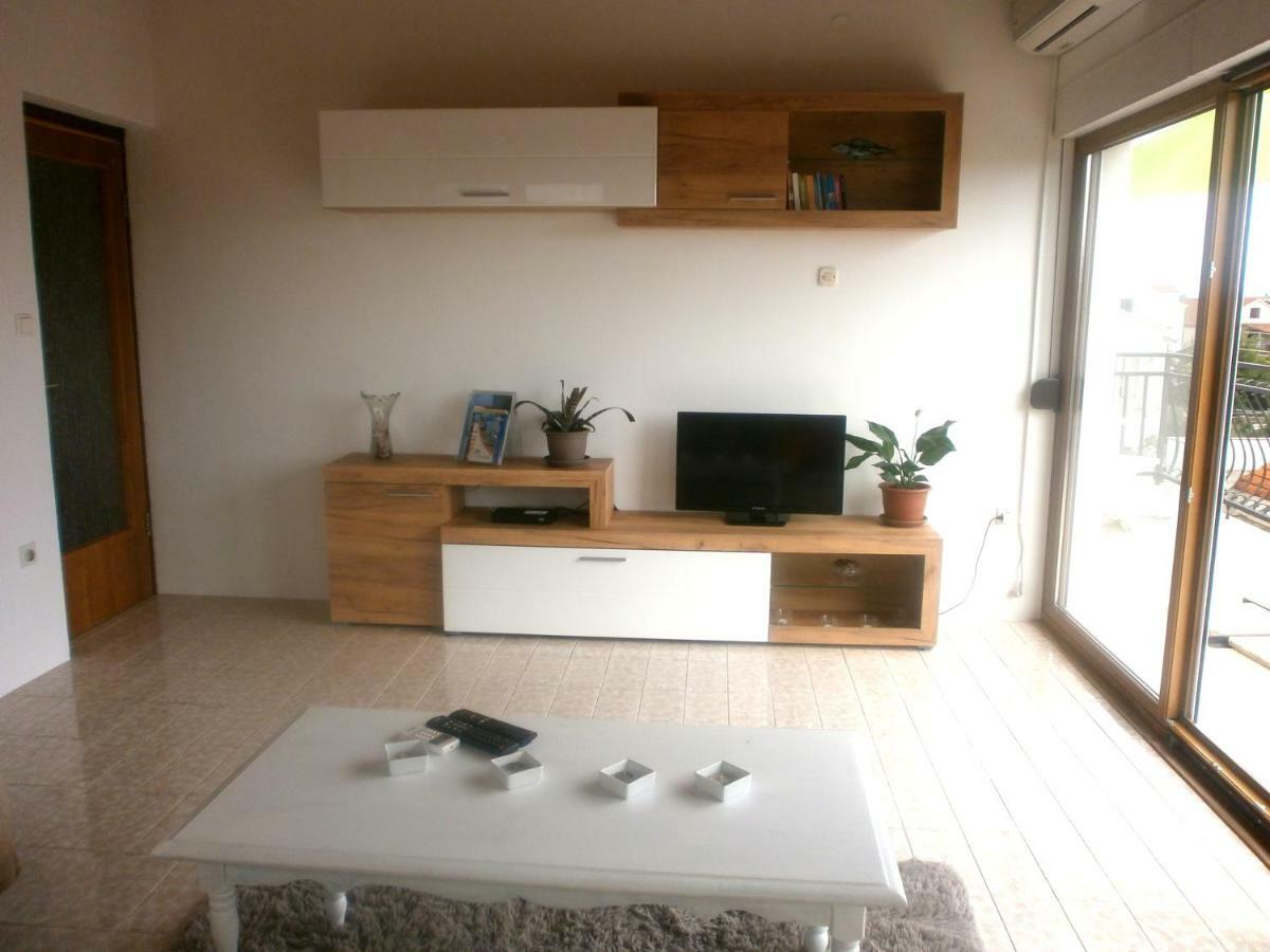 Apartmani Ljubica Каштела Екстер'єр фото