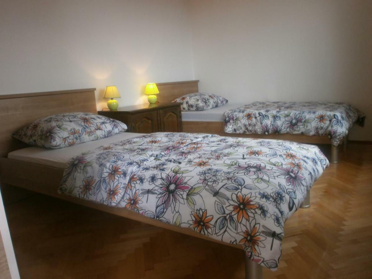 Apartmani Ljubica Каштела Екстер'єр фото