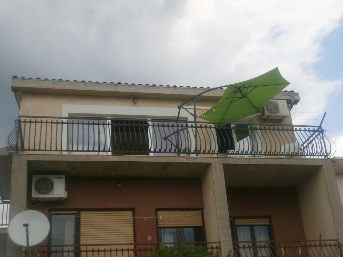 Apartmani Ljubica Каштела Екстер'єр фото
